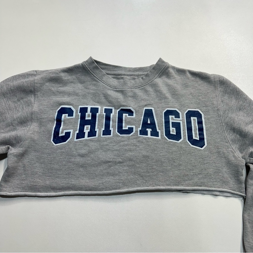 Full Tilt Chicago Crewneck Cropped Pullover Sweater Womens Size Small - Picture 4 of 7